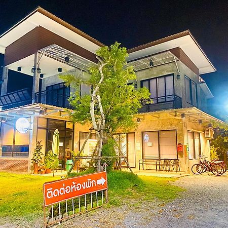 บ้านต้นไม้โฮมสเตย์อุทัยธานี Uthai Thani Exterior foto
